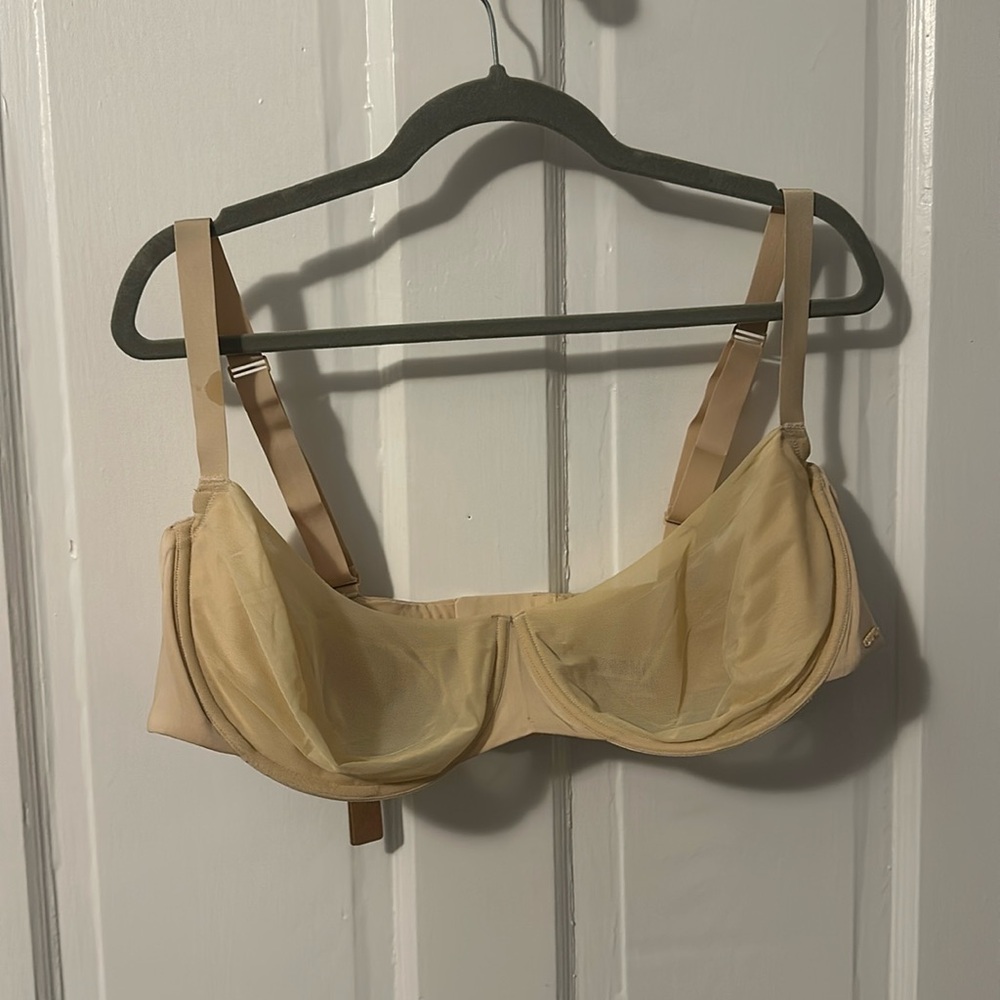 SKIMS No Show Unlined Balconette Bra